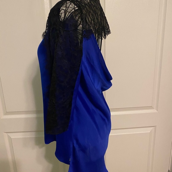 Great condition-Bcbgmaxazaria ADDY lace top.. - Picture 3 of 6